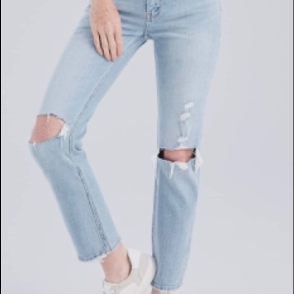 Abercrombie straight leg high rise. So comfortable and stylish.